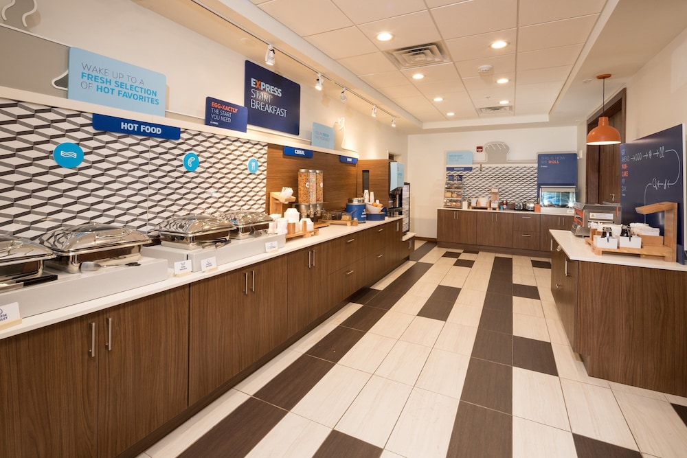 Holiday Inn Express And Suites Portage 12/57