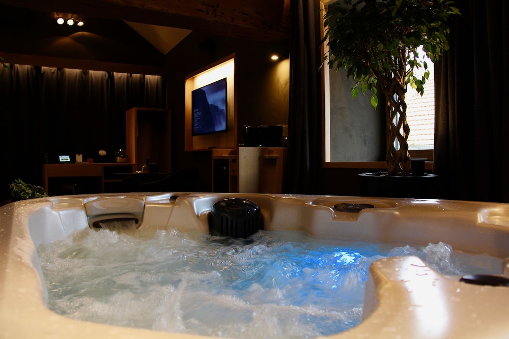 LE DOMAINE DES PRES VERTS SPA 23/50