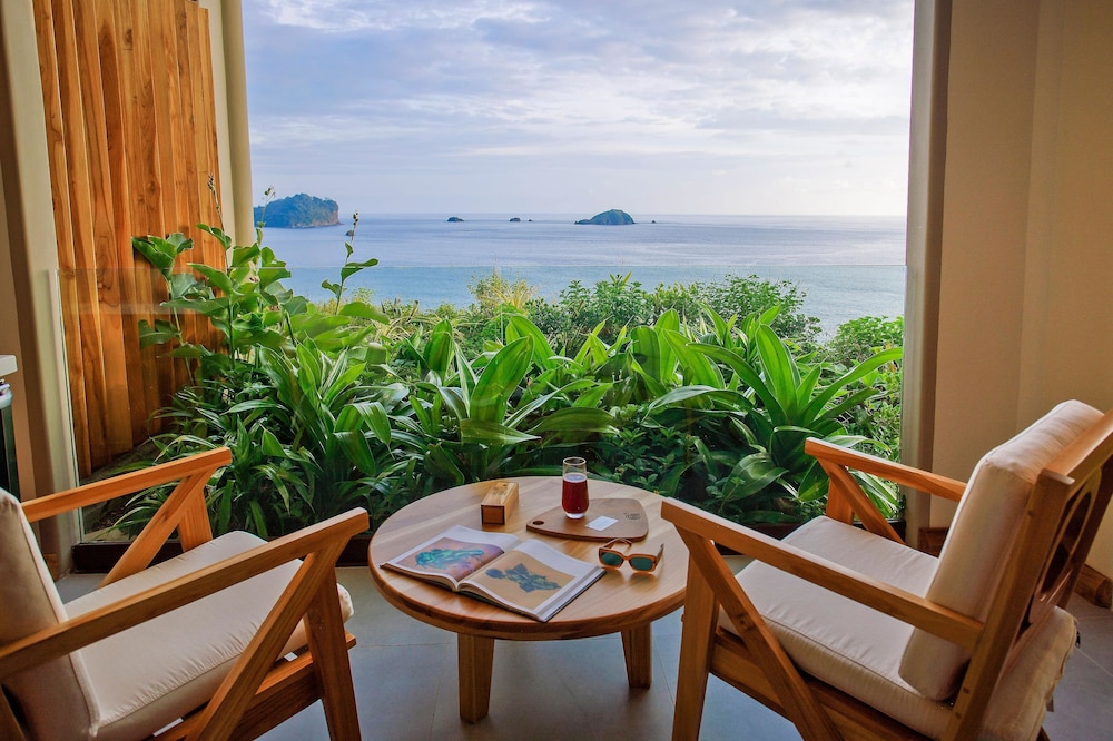 Arenas del Mar Beachfront & Rainforest Resort 62/75