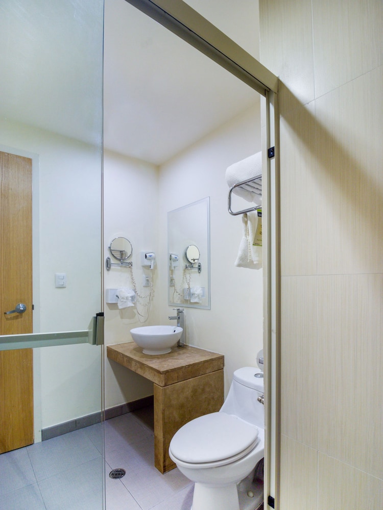 Capital O Hotel Herederos, Piedras Negras 32/35