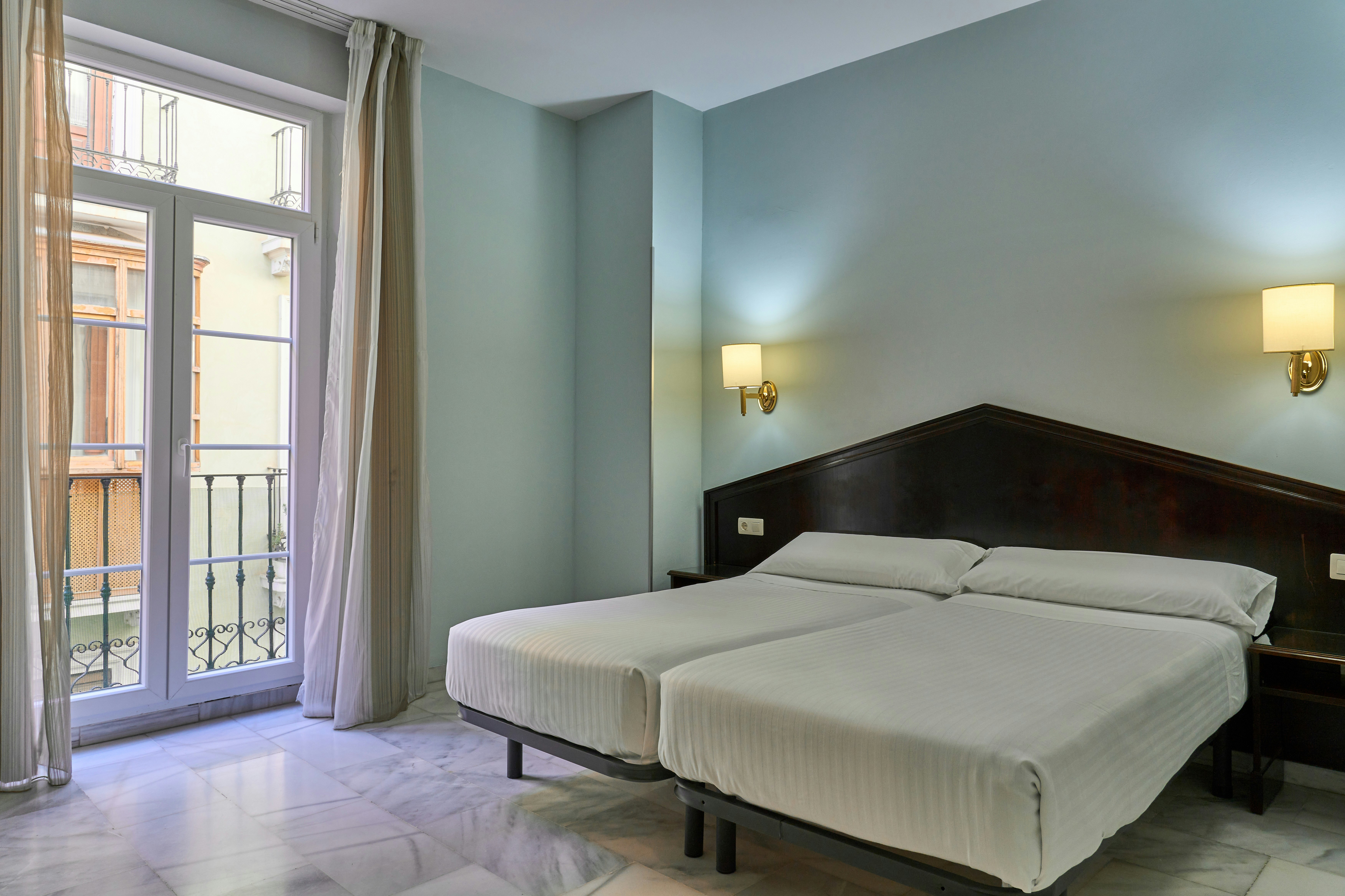 Navas Hotel 42/82
