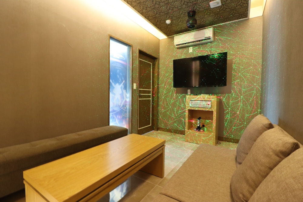 Airport Hotel 29/43
