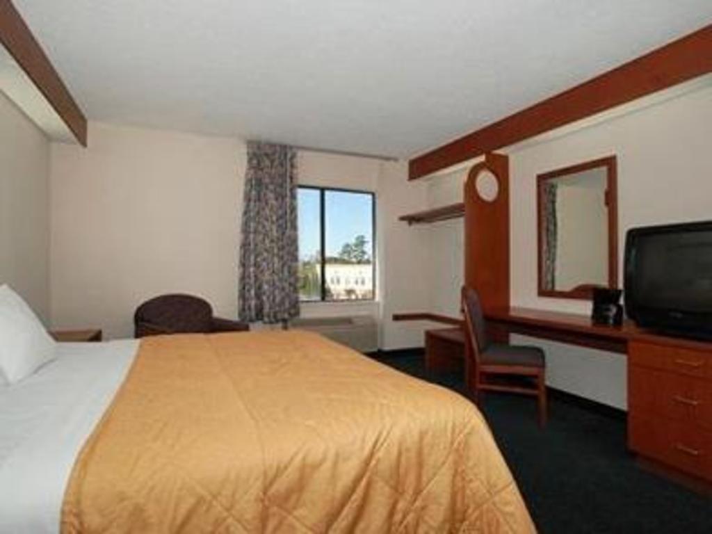 Baymont By Wyndham Mooresville 10/37