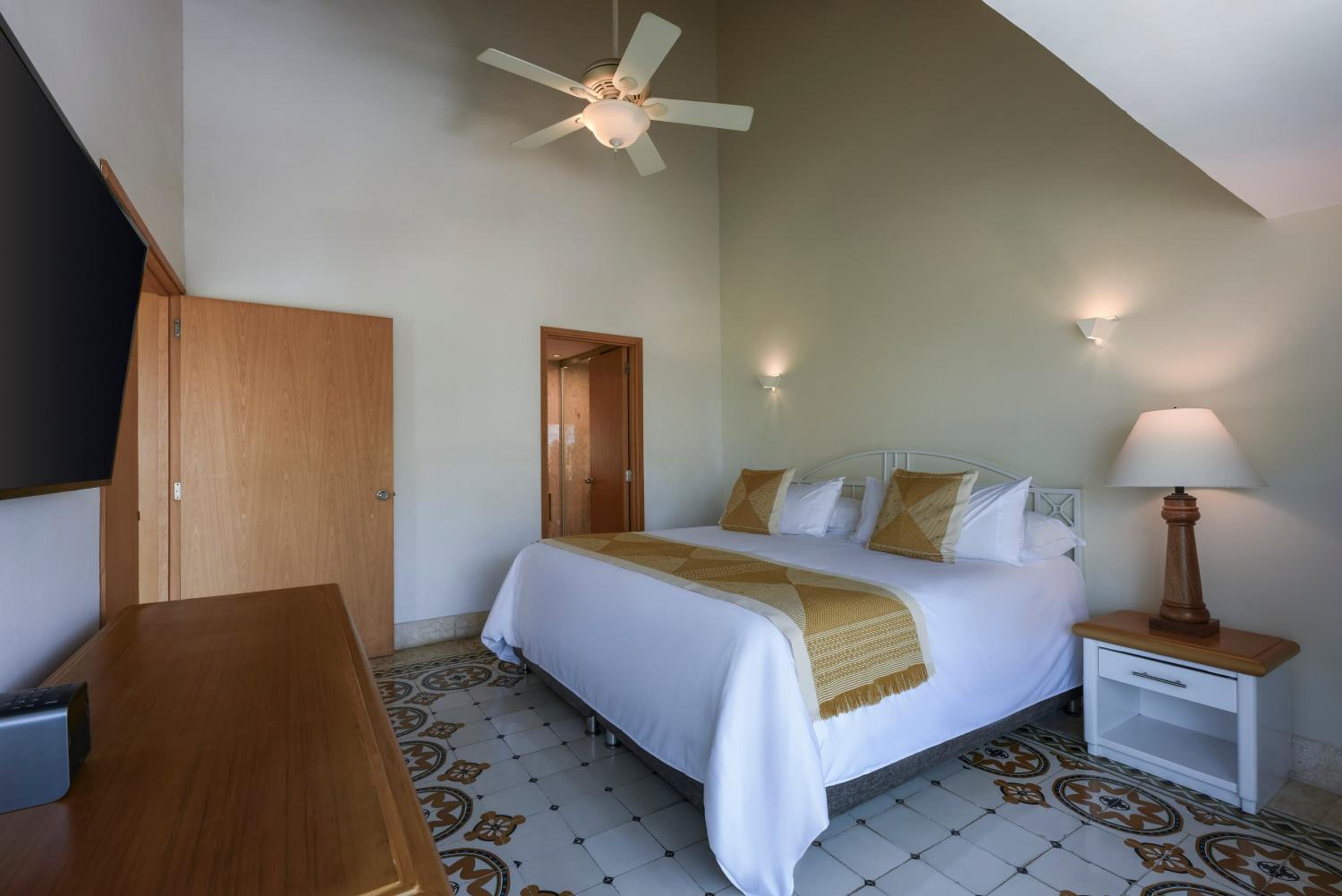 Junior Suite, Queen Bed