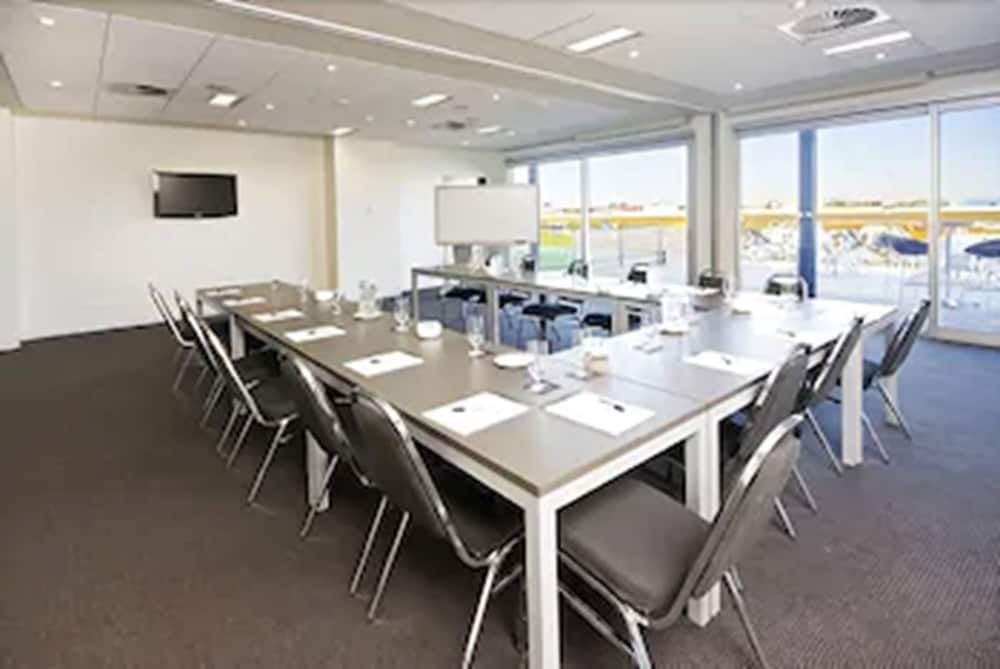 Mantra Melbourne Melton 26/37