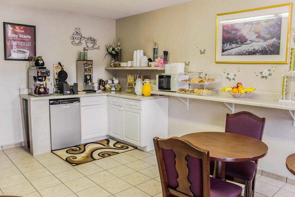 Econo Lodge Creedmoor - Butner 25/26