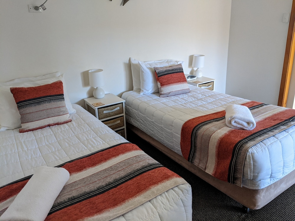 KARUAH MOTOR INN 30/59