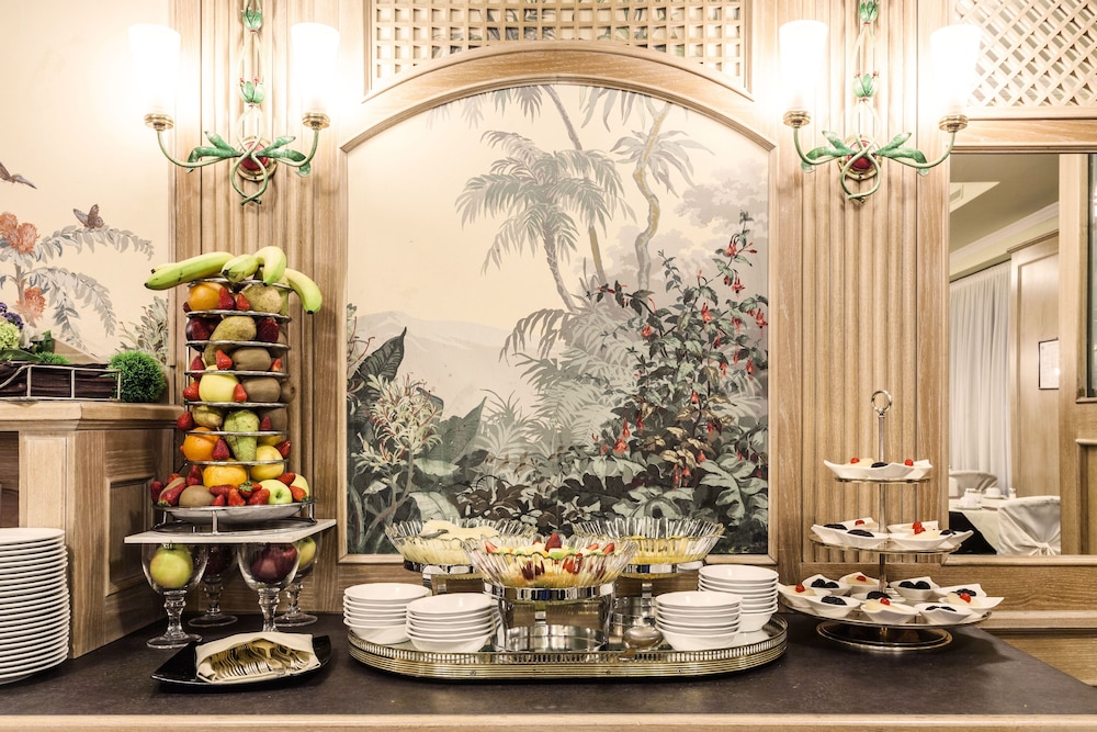Doria Grand Hotel 8/65