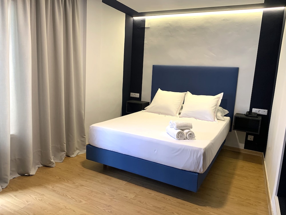 ECONOMY, SINGLE, DOUBLE OR TWIN BED