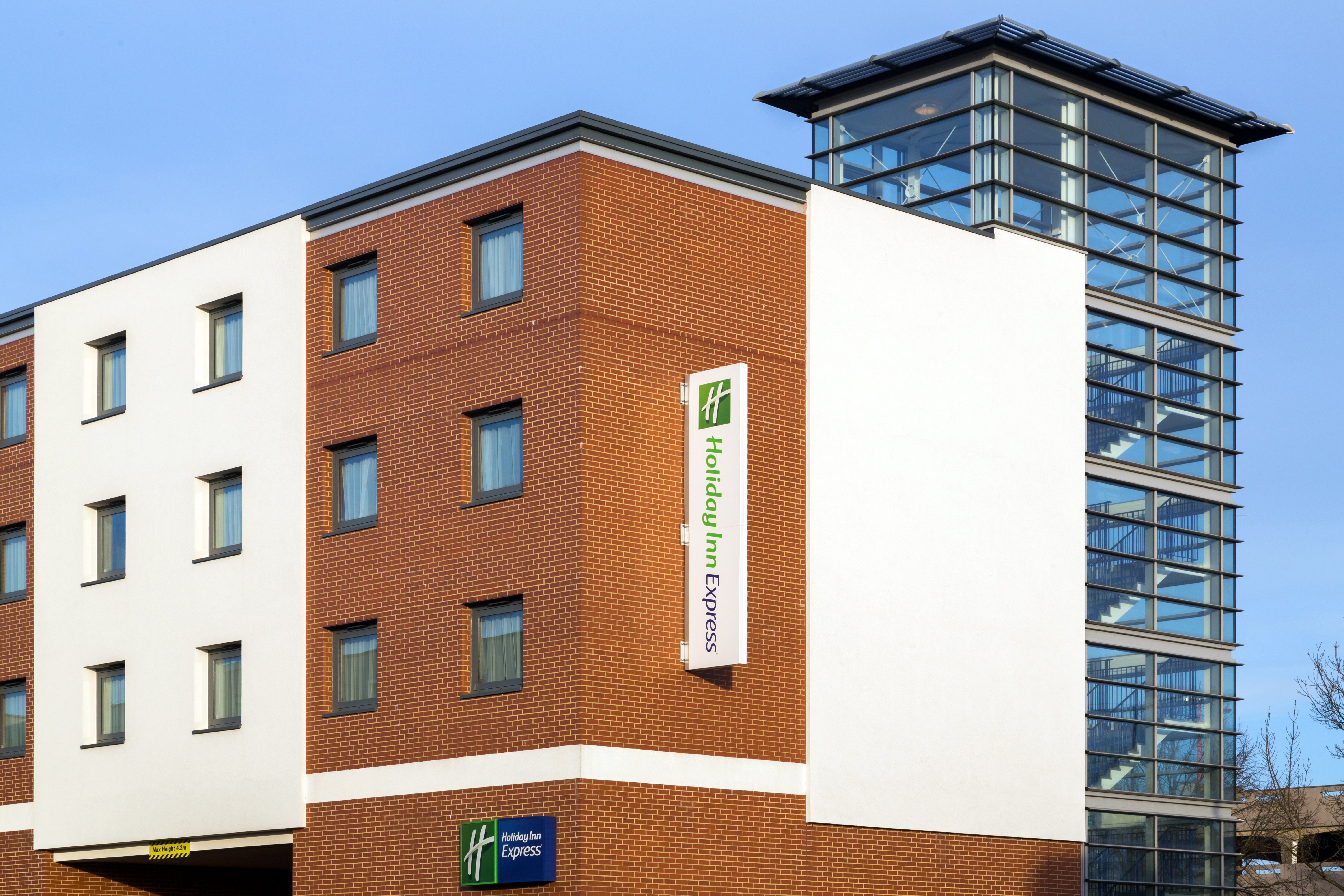 HOLIDAY INN EXPRESS HARLOW 7/74