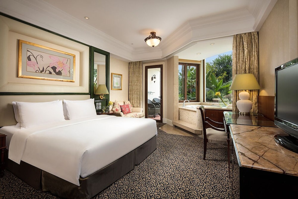 GARDEN VIEW DELUXE KING ROOM