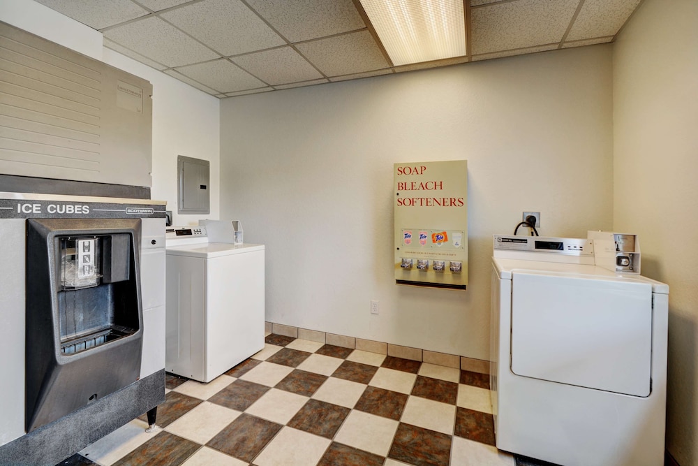 Motel6 Seekonk, MA - Providence East 12/39