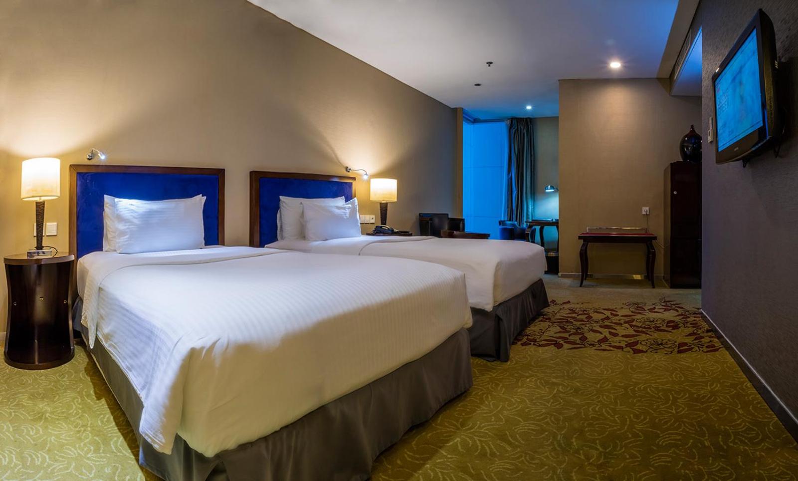 DELUXE, TWIN BEDS, SMOKING
