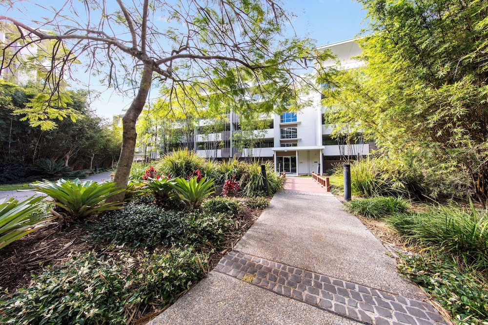 Oaks Brisbane Mews Suites 22/27