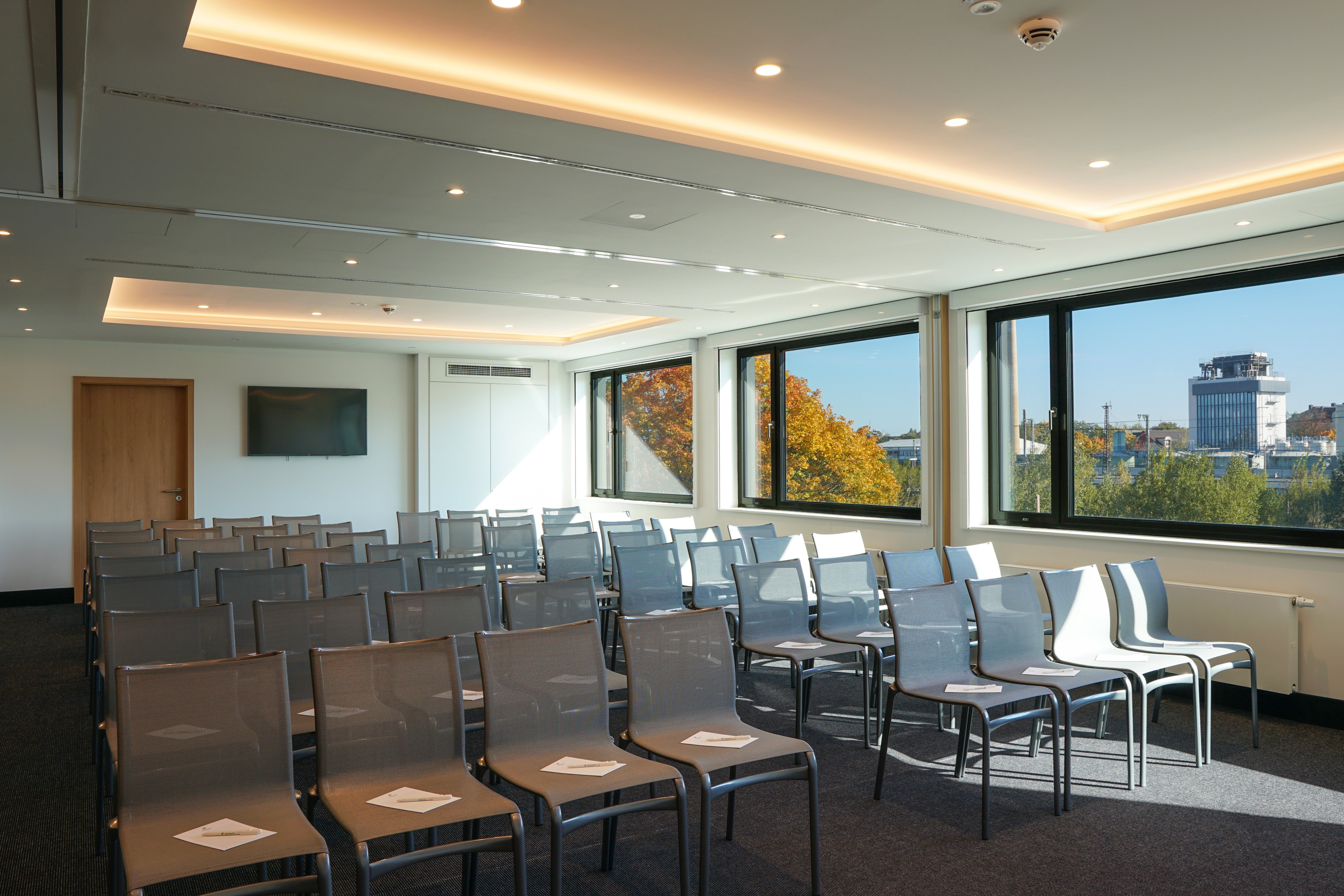 Holiday Inn Munich Leuchtenbergring, an IHG Hotel 57/63