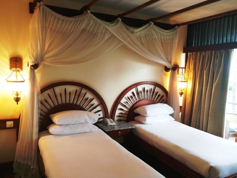 DELUXE, TWIN BEDS