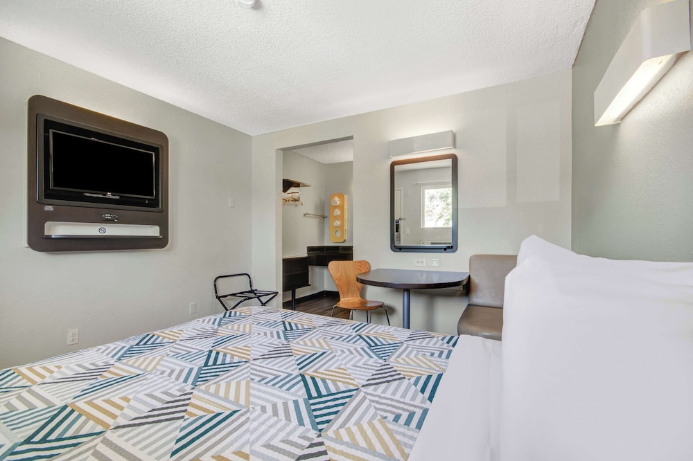 Motel6 San Jose, CA - Airport 34/54