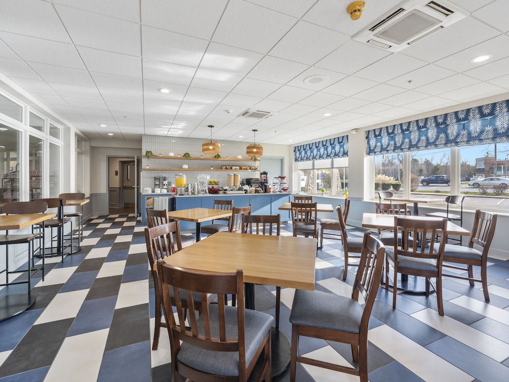 Cherry Tree Inn & Suites 26/51