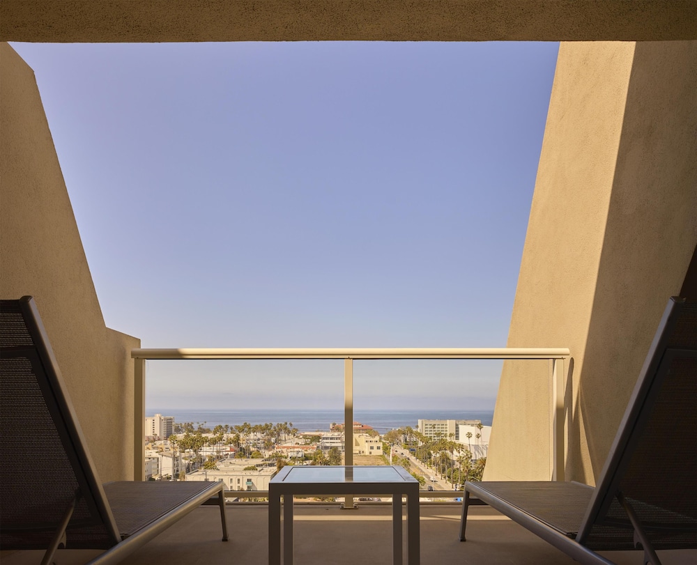 Hyatt Centric Delfina Santa Monica 63/65