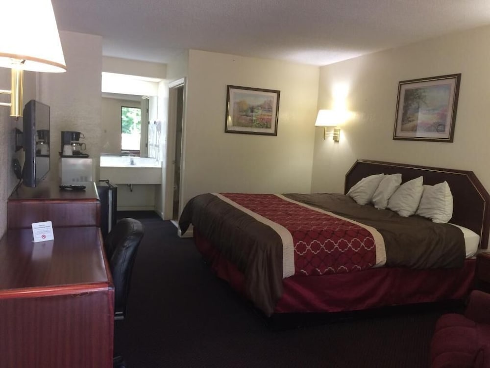 Days Inn And Suites Selma 22/54