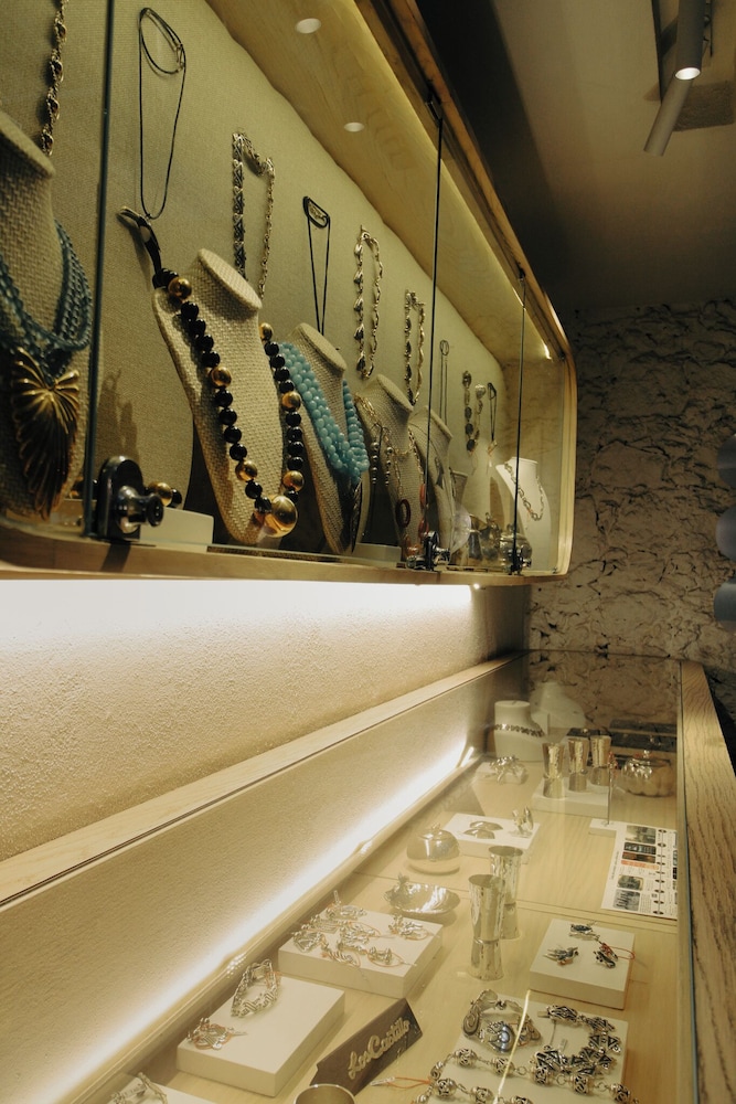 William Hotel Boutique 10/86