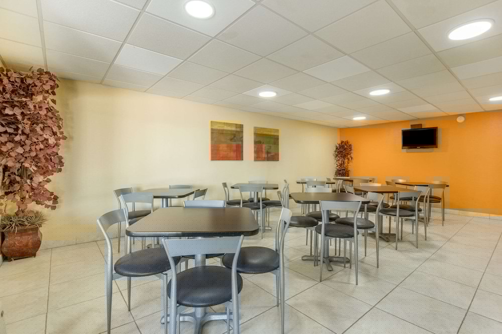 Econo Lodge Fort Knox 35/44