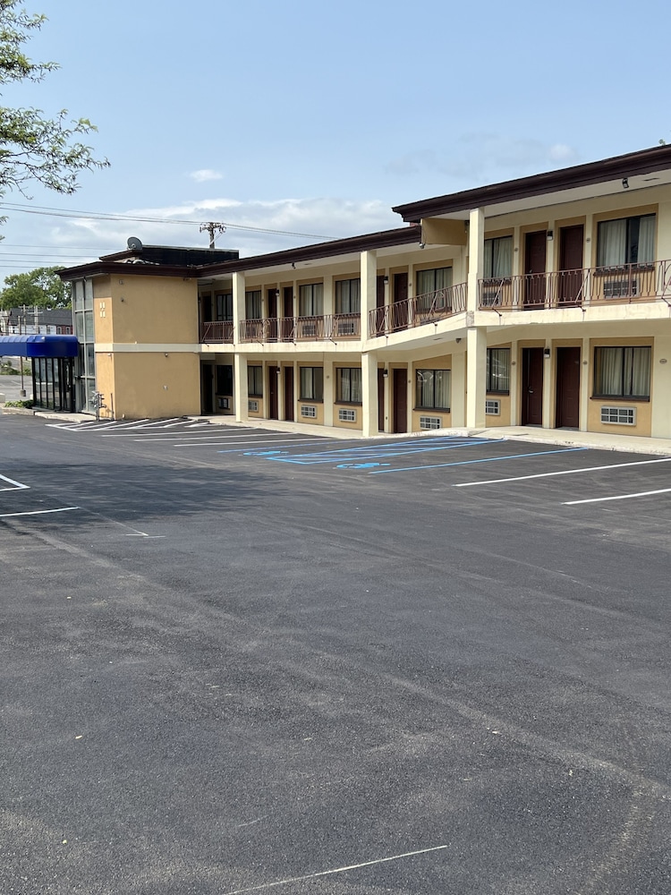Executive Inn Schenectady 2/25