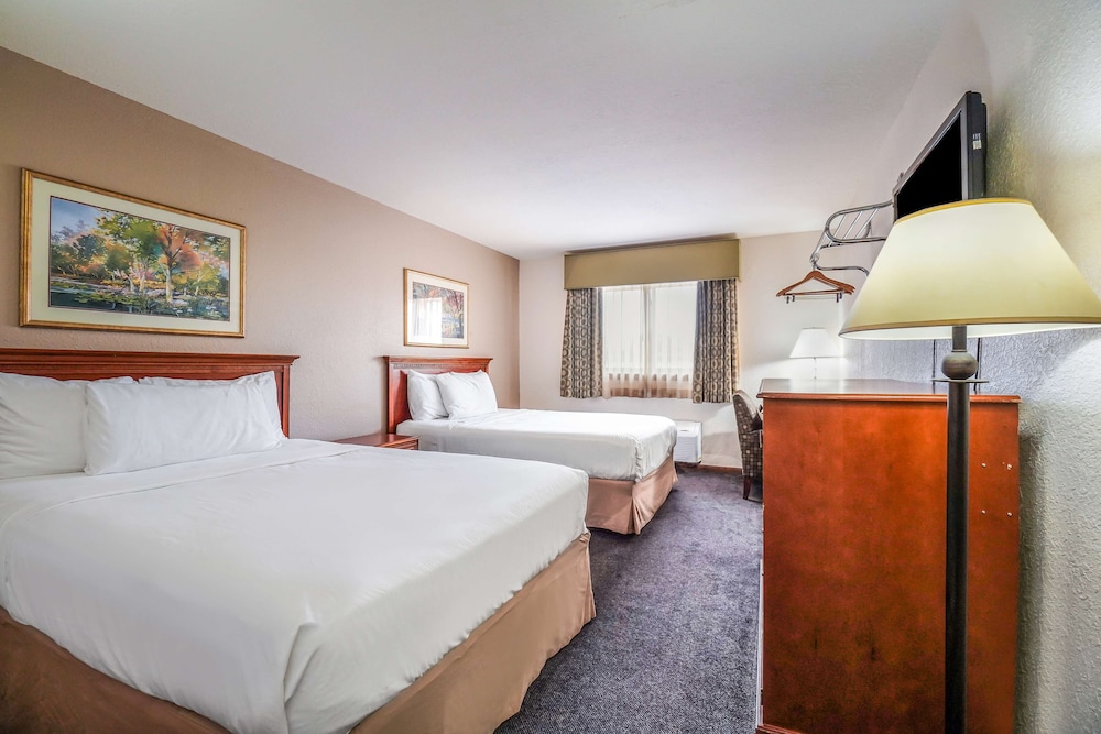 Americas Best Value Inn Marquette 4/46