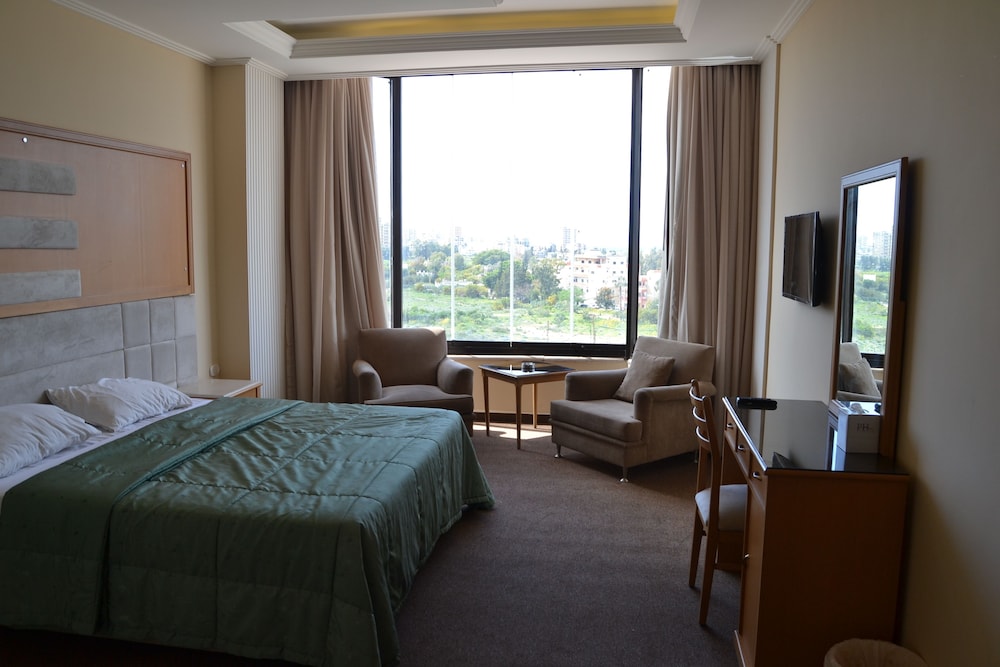 PLATINUM HOTEL 10/45