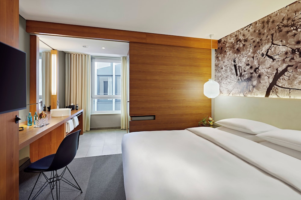 ME AND ALL HOTEL DUESSELDORF 15/46