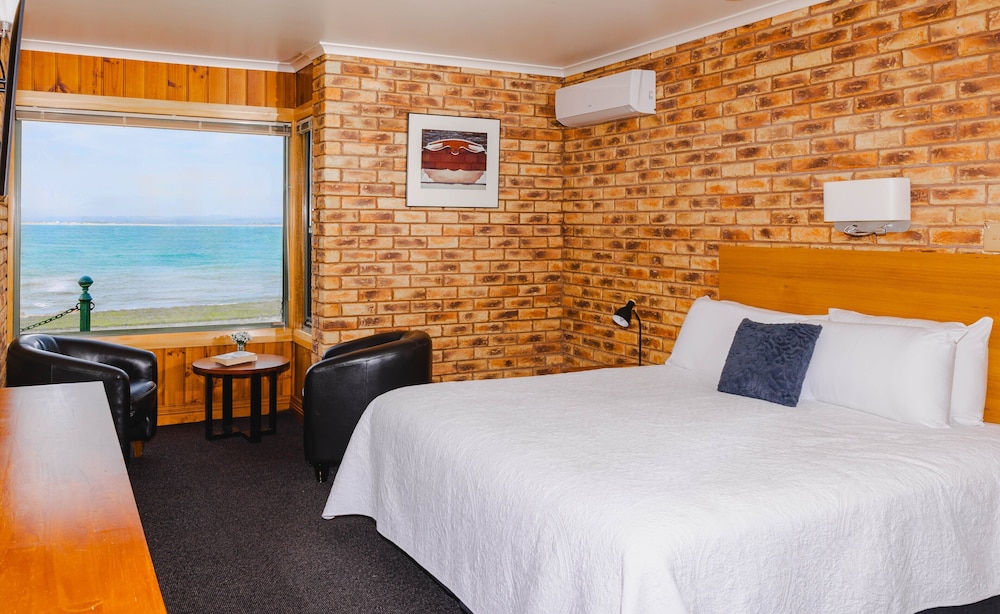 STANLEY VILLAGE WATERFRONT ACCOMMODATION 27/70