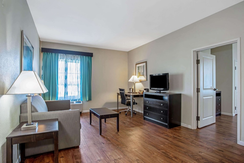 La Quinta Inn & Suites by Wyndham PCB Pier Park area 27/42