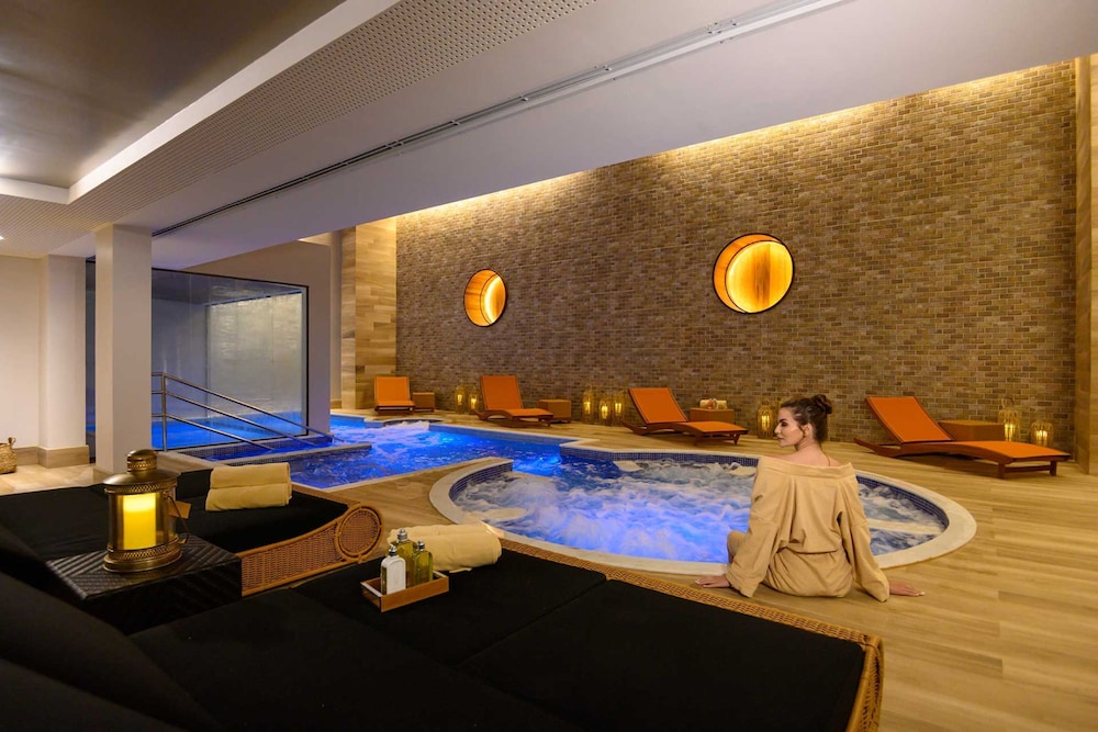 Vogal Luxury Beach Hotel & Spa 12/48
