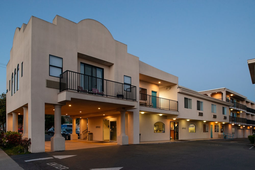 Edgewater Inn And Suites 2/76