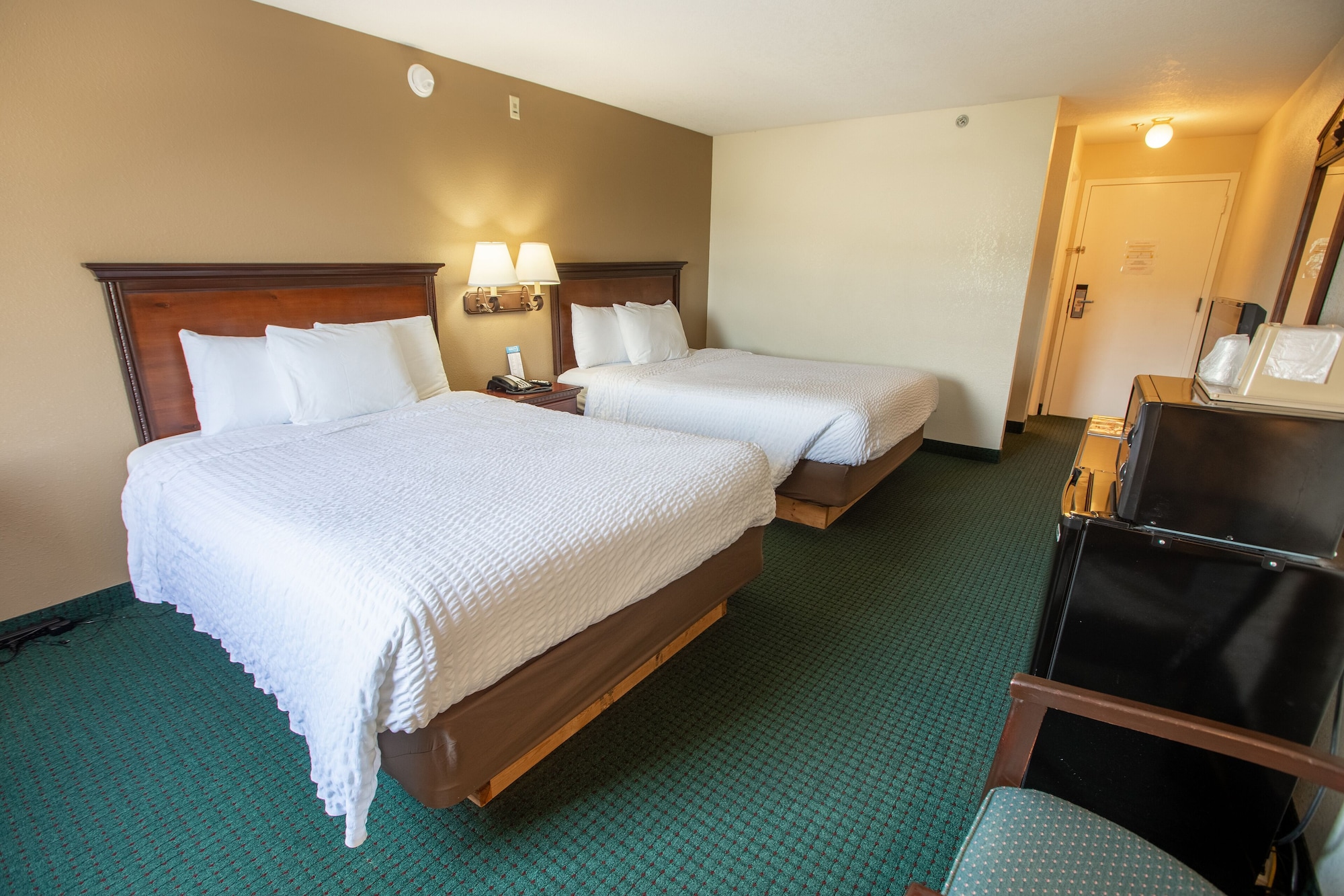 DELUXE, 2 QUEEN BEDS, ACCESSIBLE