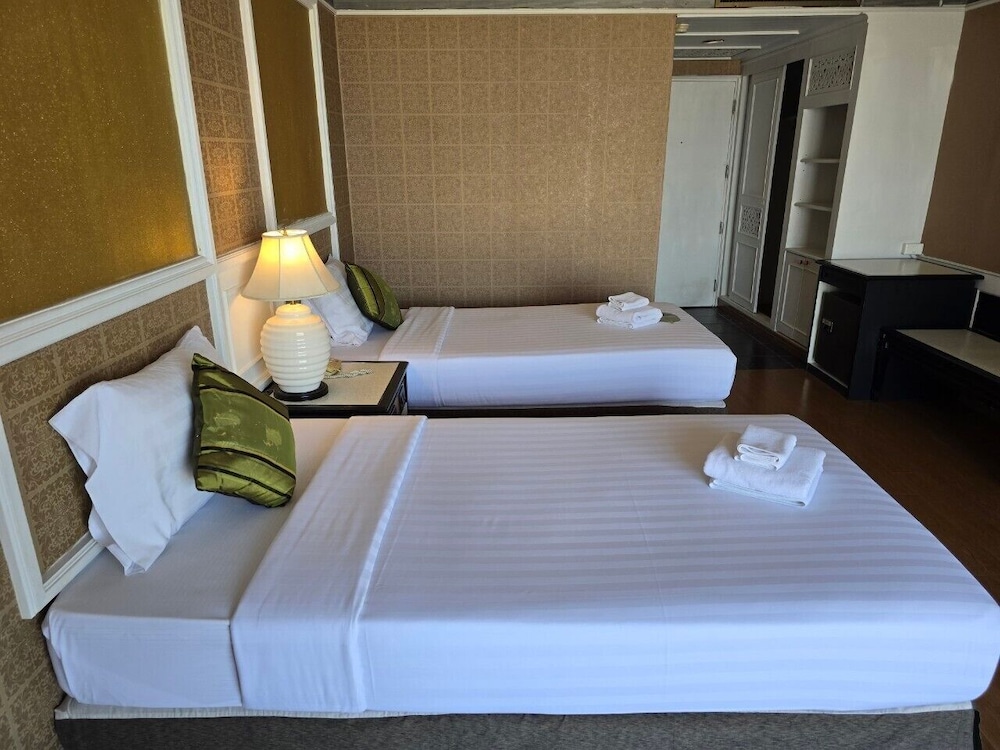 First Pacific Cirrus Hotel 27/50
