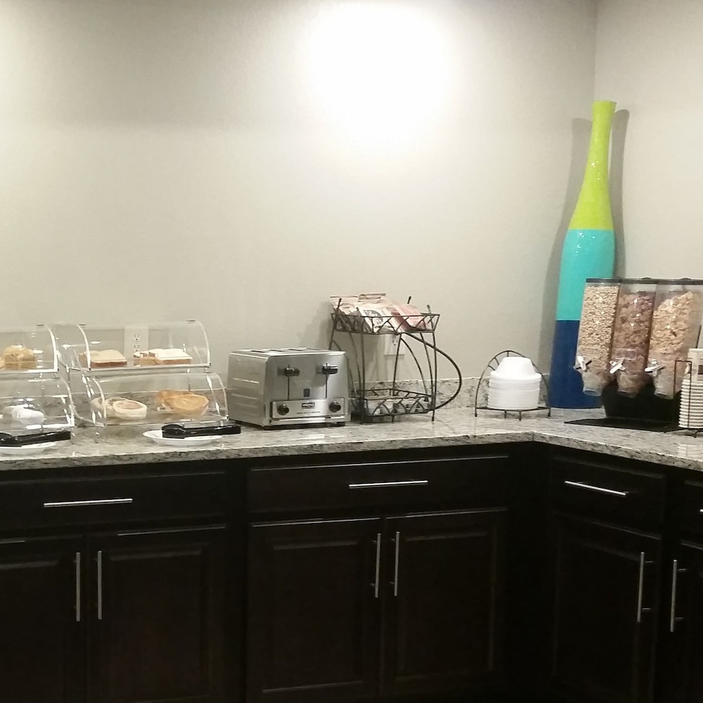 Brookstone Lodge Suites 19/35
