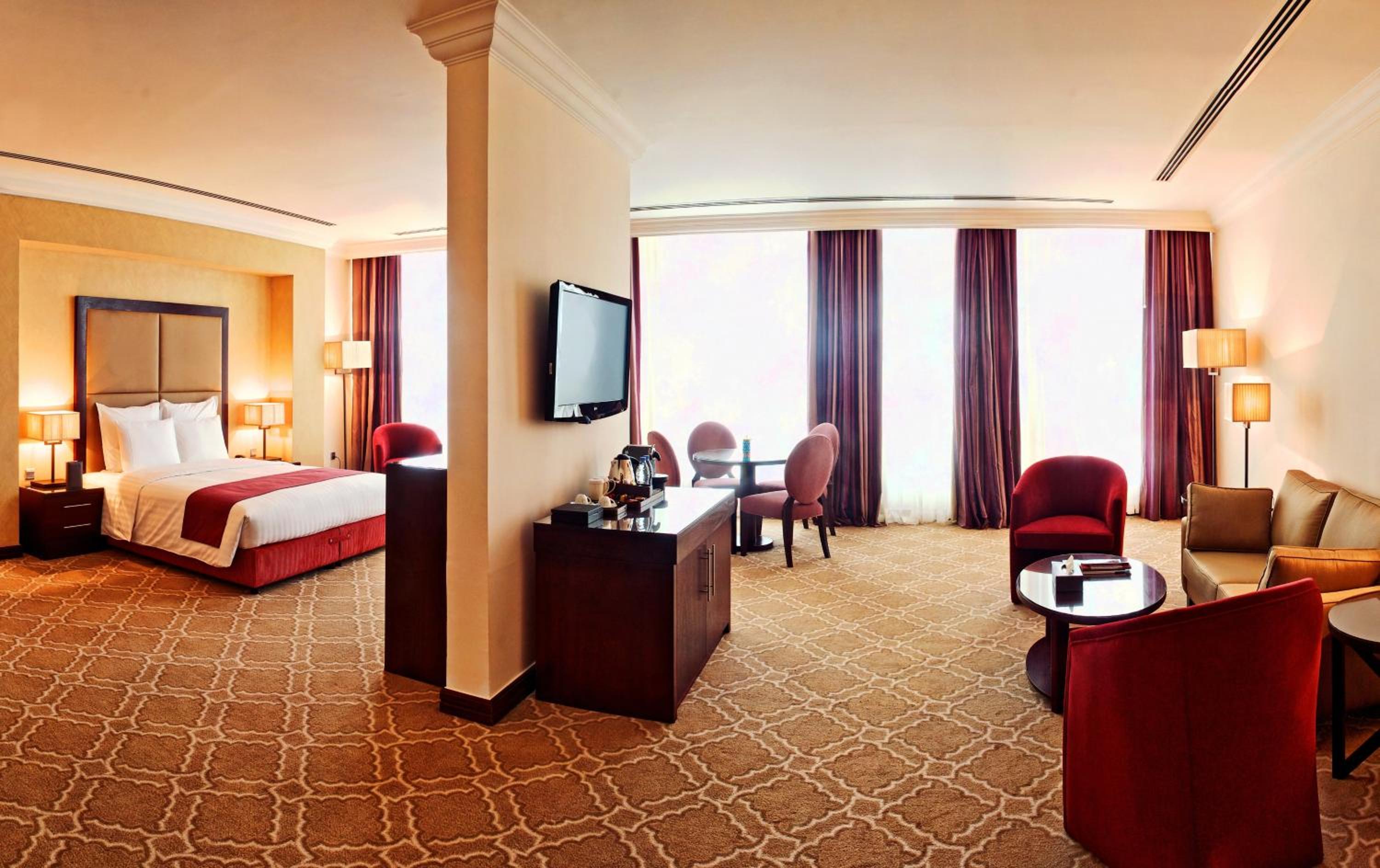 DELUXE, SUITE