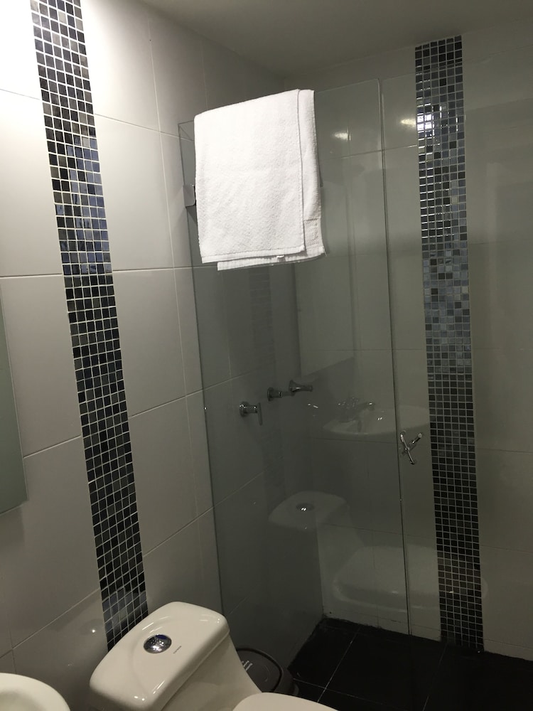 Hotel Metro 26 10/63