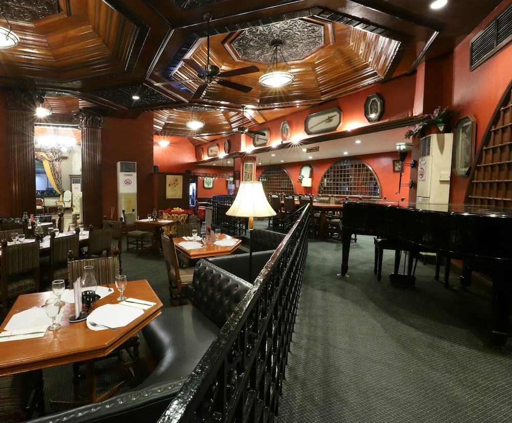 Camelot Hotel Quezon City powered by Cocotel 60/75