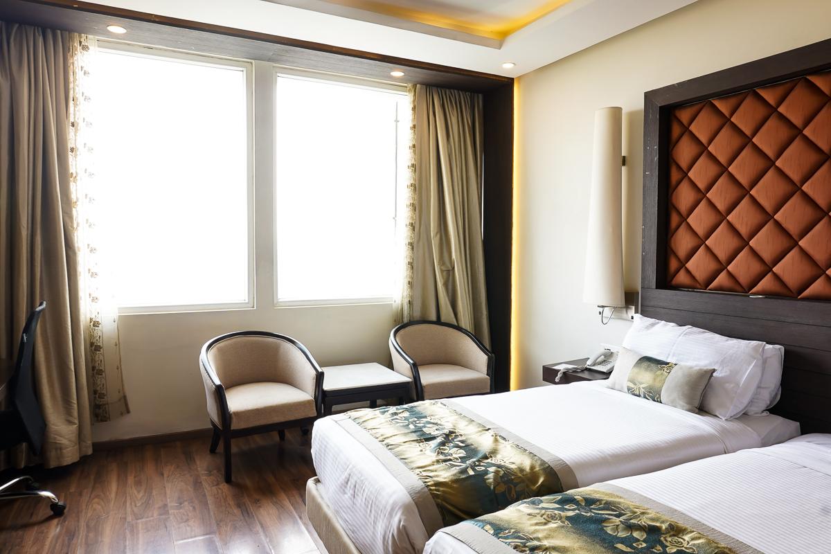 DELUXE, RIVER VIEW