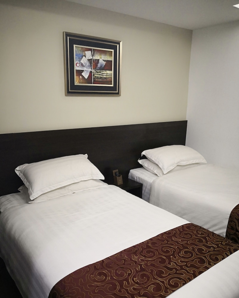 J SUITES HOTEL 16/47