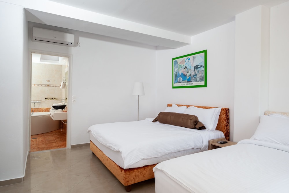 SUPERIOR, 1 DOUBLE AND 1 SINGLE BED, POOL VIEW, PATIO