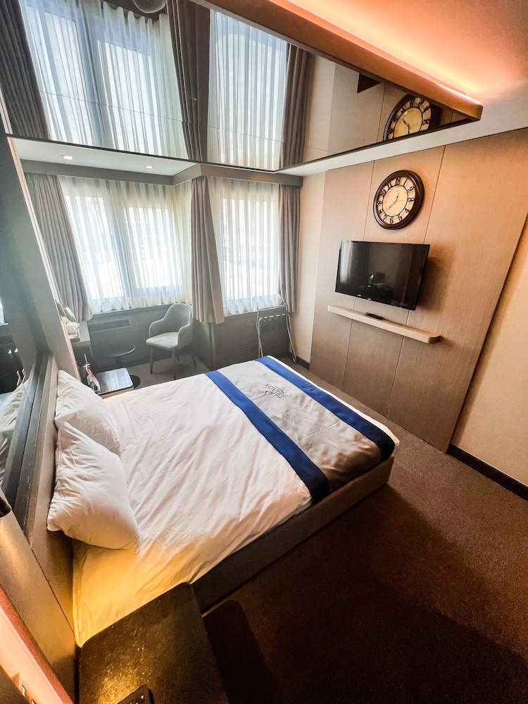 Triada Hotel Karakoy 28/65