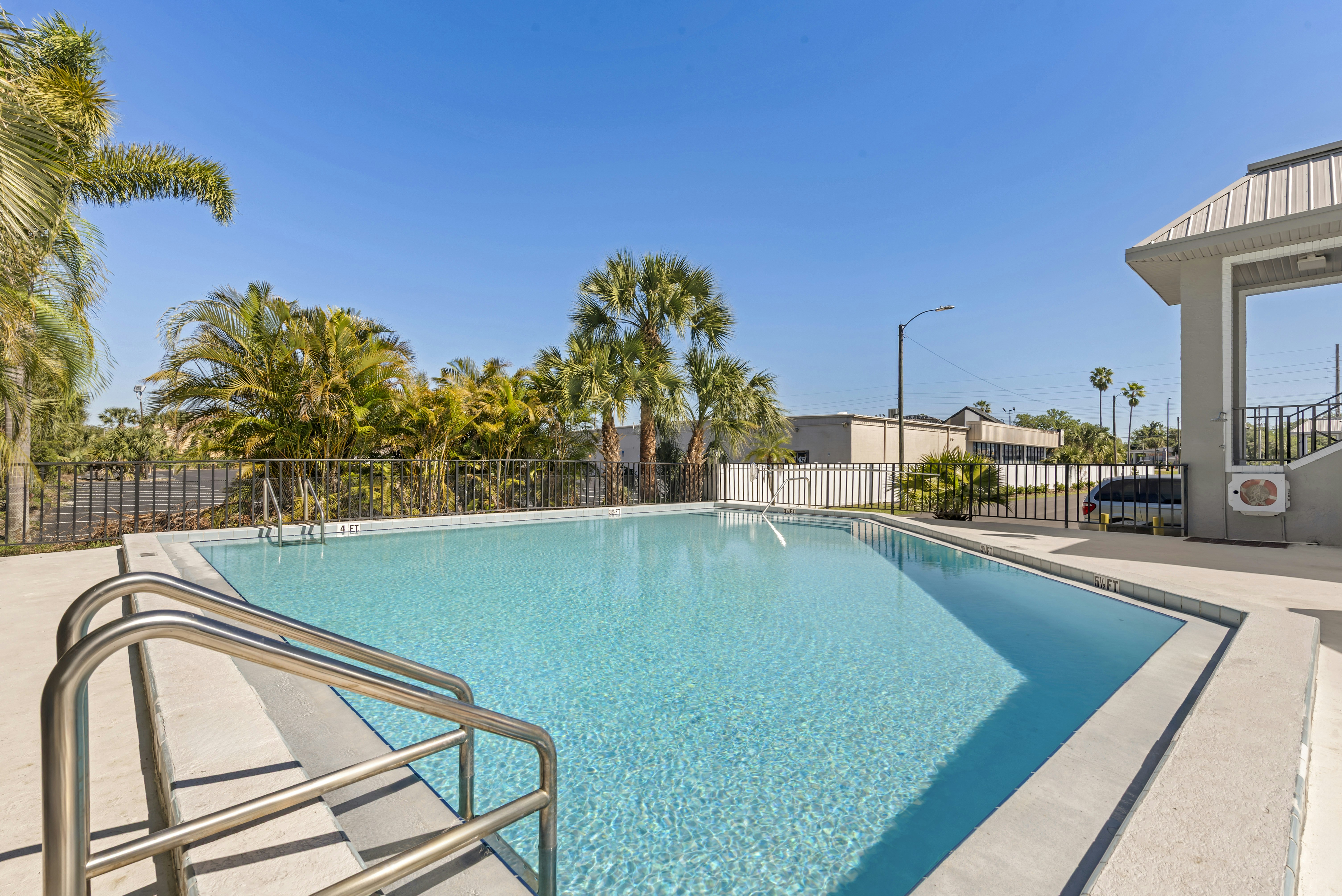 Red Roof Inn Kissimmee, FL 25/37