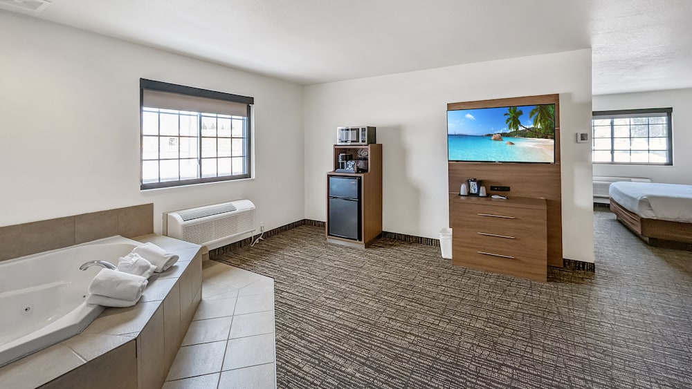 Estherville Hotel Amp Suites 50/50