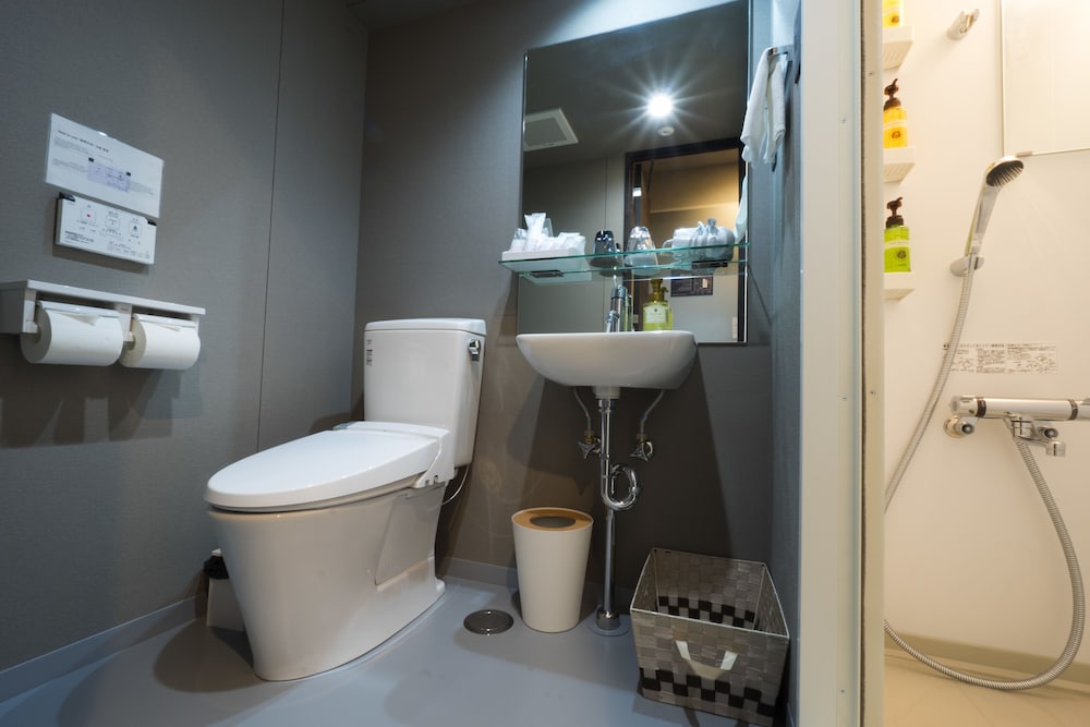 Hotel Plus Hostel TOKYO AKIHABARA 50/50