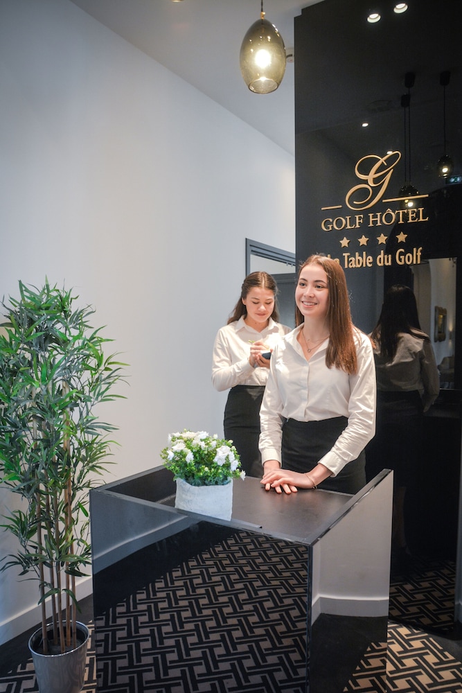 Golf Hotel 5/50