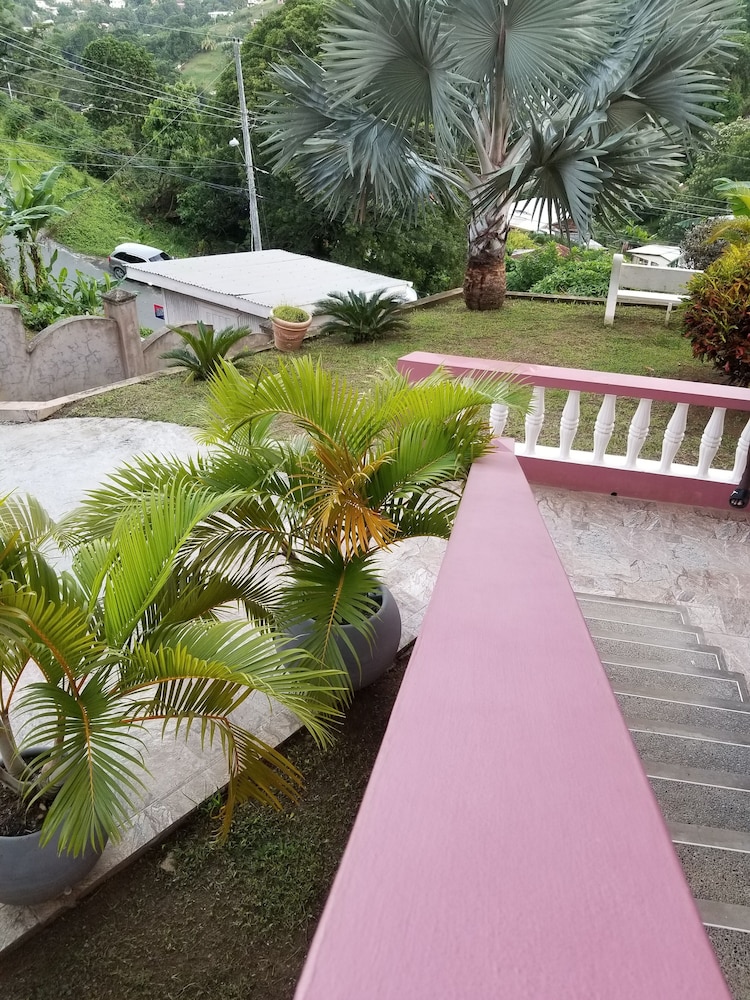 Top Ranking Hill View Guesthouse 12/23