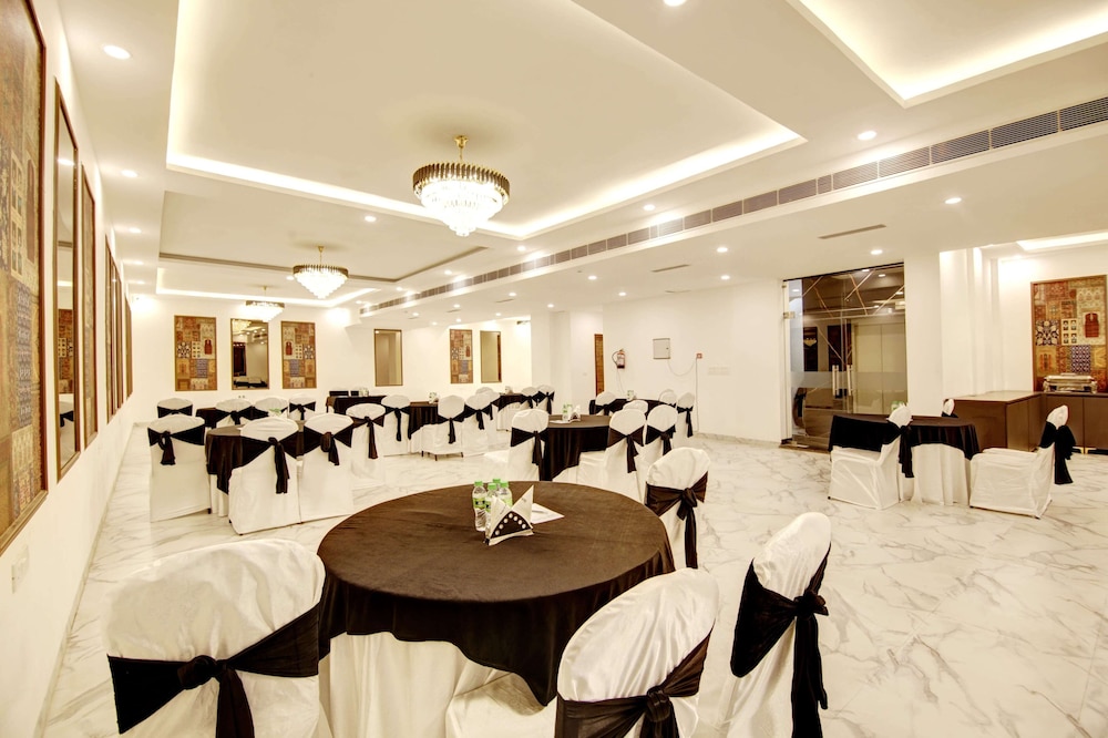 Saltstayz Hotel Huda City Center 25/49